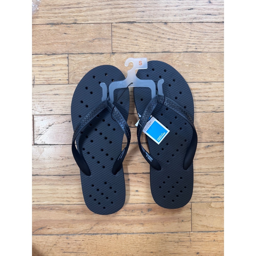 Room Essentials Black Shower Shoes Water Draining Flip Flops Mens 7-8 Womens 8-9